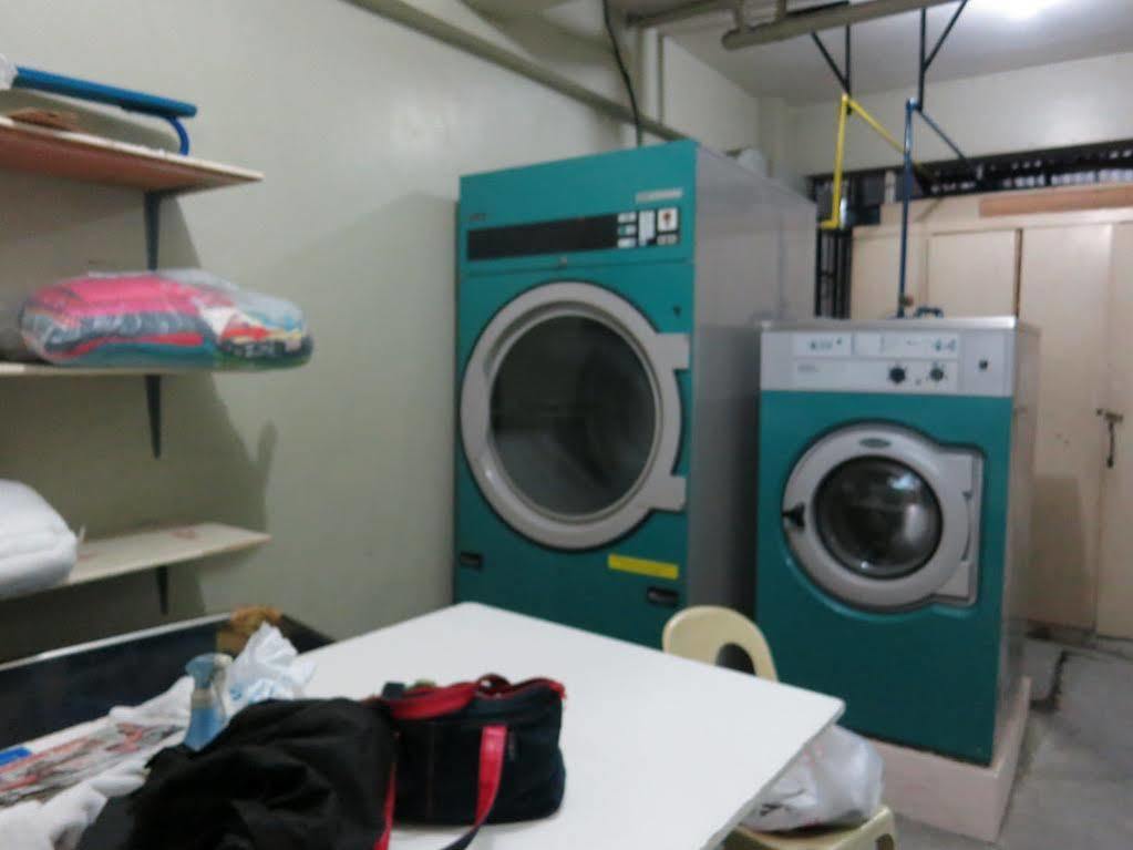 Alley 8 Makati Makati City Extérieur photo
